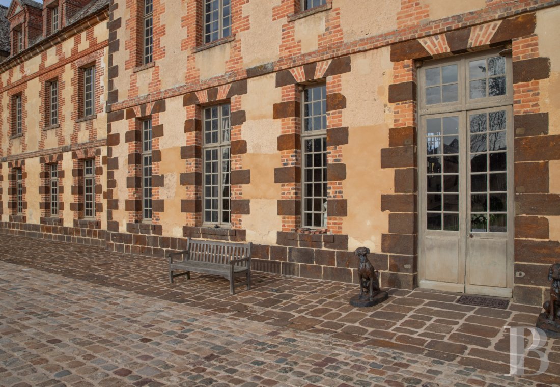 En Eure-et-Loire, à l’ouest de Chartres, un château du 17e dans un parc de 140 ha traversé par l’Eure - photo  n°5